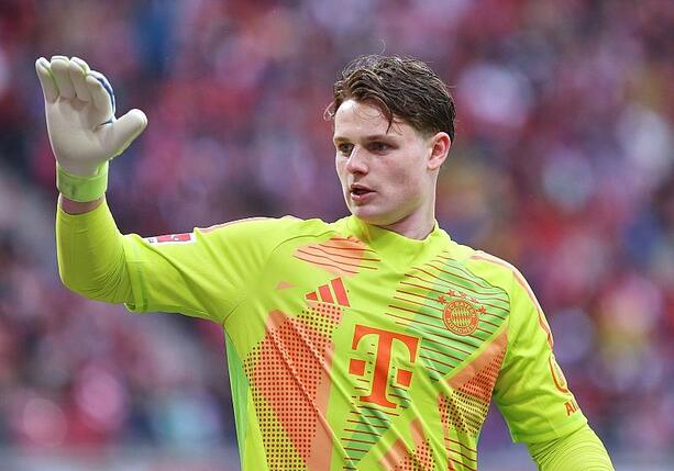 Bild vergr&ouml;&szlig;ern: 1: Bundesliga: Augsburg gewinnt gegen die Bayern