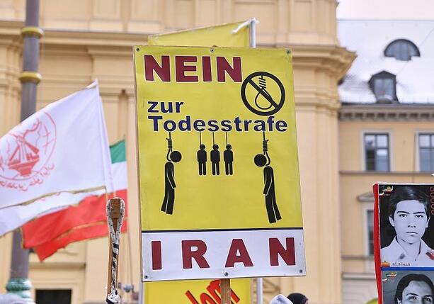 Bild vergr&ouml;&szlig;ern: Gazelle Sharmahd spricht von Politizid im Iran