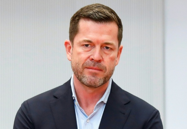 Bild vergr&ouml;&szlig;ern: Afghanistan-Einsatz: Guttenberg fordert Entschuldigung von Trump