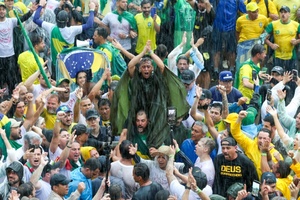 Blitzeinschlag bei Bolsonaro-Demo in Brasilien: 89 Verletzte