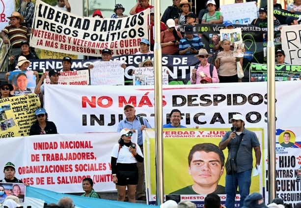 Bild vergr&ouml;&szlig;ern: El Salvador: Proteste gegen 2022 von Regierung ausgerufenen Ausnahmezustand