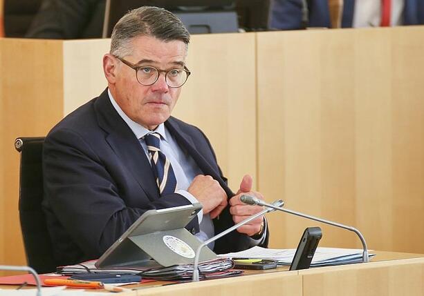 Bild vergr&ouml;&szlig;ern: Hessens Ministerpräsident greift Nehmerländer im Finanzausgleich an