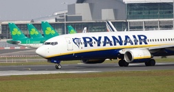 Quartalsgewinn von Ryanair bricht wegen Millionenstrafe in Italien ein