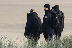 Zwei britische Anti-Migranten-Aktivisten in Frankreich festgenommen