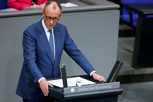 Bild vergr&ouml;&szlig;ern: Kanzler Merz gibt am Donnerstag Regierungserklärung zur Außenpolitik ab