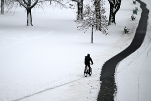 Weiter große Behinderungen durch Schneemassen in Franken