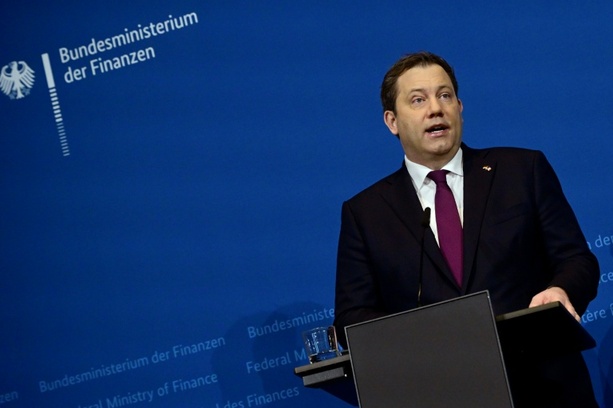 Bild vergr&ouml;&szlig;ern: Klingbeil ruft Ressorts für Etat 2027 zu striktem Sparkurs auf