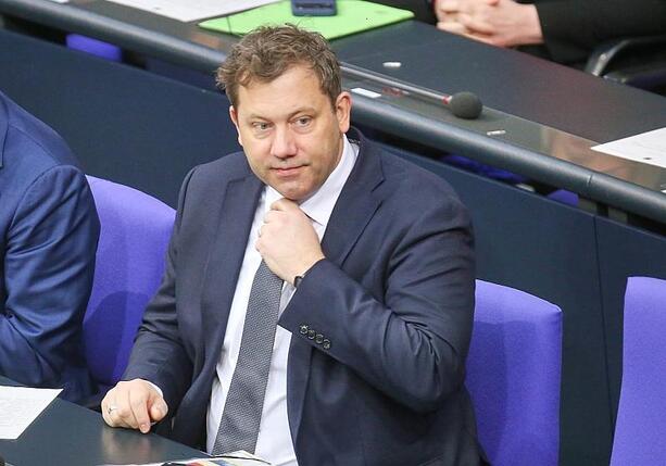 Bild vergr&ouml;&szlig;ern: Klingbeil ruft Ressorts für Etat 2027 zu striktem Sparkurs auf