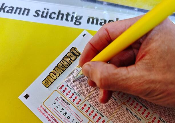 Bild vergr&ouml;&szlig;ern: Gewinnzahlen Eurojackpot vom Dienstag (27.01.2026)