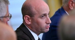 Minneapolis: Trump-Berater Miller deutet mögliches Fehlverhalten von Bundesbediensteten an