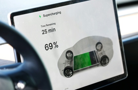 Touchscreens statt Knöpfe: Bedienfreundlichkeit von Autos sinkt laut ADAC