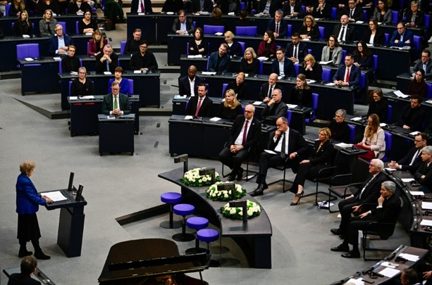 Bild vergr&ouml;&szlig;ern: Bundestag: Holocaust-Überlebende Friedman warnt vor zunehmendem Antisemitismus