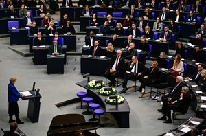 Bundestag: Holocaust-Überlebende Friedman warnt vor zunehmendem Antisemitismus