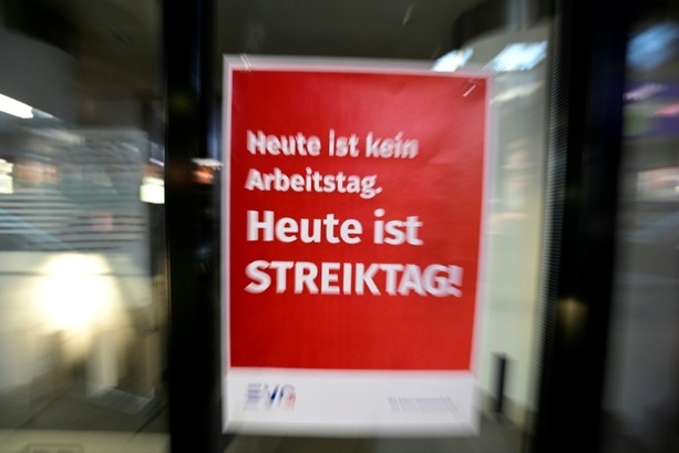 Bild vergr&ouml;&szlig;ern: Gewerkschaften drohen mit Streiks gegen geplante Aufweichung des Arbeitszeitgesetzes