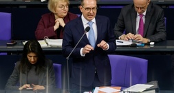 Bundestag: Dobrindt wirbt für Gesetz zum Schutz der Infrastruktur