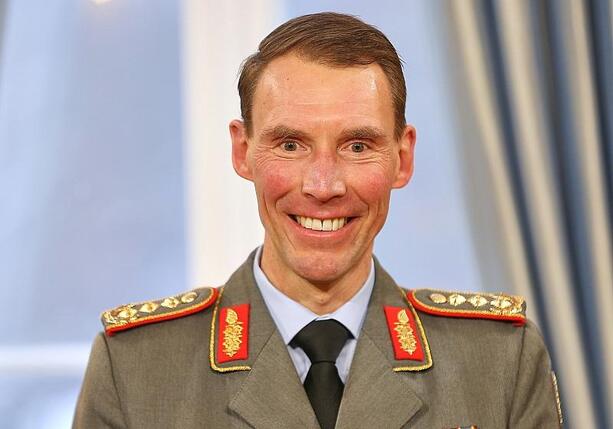 Bild vergr&ouml;&szlig;ern: Heeresinspekteur wirbt ausdrücklich um Frauen für die Bundeswehr