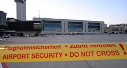 Bundesarbeitsgericht: Fluggastkontrolleurin darf Kopftuch tragen