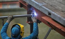 Erwerbstätigkeit im Dezember leicht rückläufig