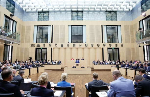 Bild vergr&ouml;&szlig;ern: Bundesrat bekräftigt Unterstützung für die Ukraine