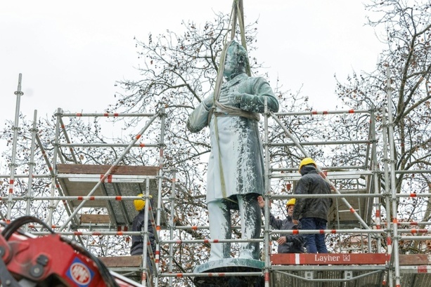 Bild vergr&ouml;&szlig;ern: Wien: Aktivisten für dauerhafte Entfernung von Statue antisemitischen Bürgermeisters