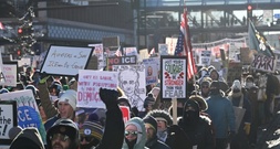 Zehntausende protestieren friedlich in Minneapolis gegen US-Einwanderungspolitik