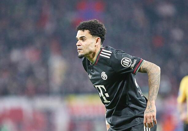 Bild vergr&ouml;&szlig;ern: 1. Bundesliga: Bayern in Hamburg nur unentschieden