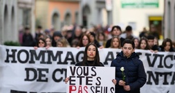 Hunderte bei Schweigemarsch für Opfer von Brandkatastrophe in der Schweiz