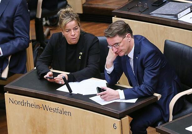 Bild vergr&ouml;&szlig;ern: Infratest: Schwarz-Grün in NRW mit Verlusten - SPD erholt sich