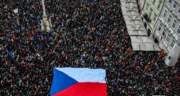 Zehntausende Tschechen demonstrieren für pro-westlichen Staatschef Pavel