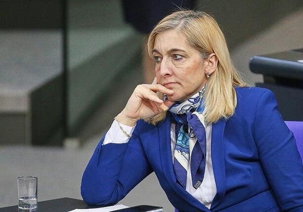 Bild vergr&ouml;&szlig;ern: Warken lehnt Streichung von Zahnarztleistungen ab