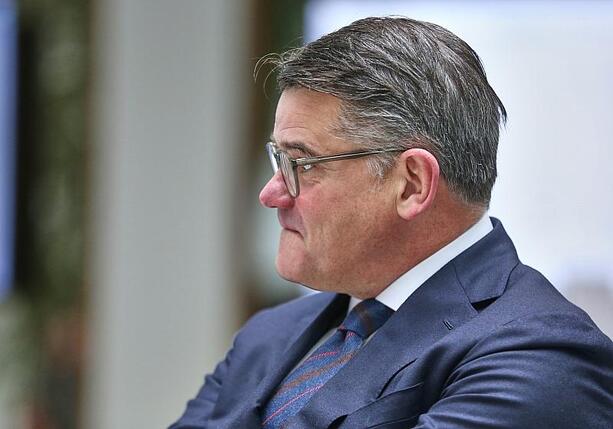 Bild vergr&ouml;&szlig;ern: Rhein stellt sich gegen Forderungen von CDU-Wirtschaftsflügeln