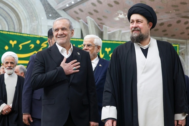 Bild vergr&ouml;&szlig;ern: Iran-USA-Konflikt: Peseschkian beauftragt Außenminister mit Verhandlungen