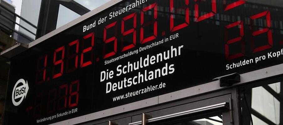 IW: Bundeshaushalt gerät zunehmend in Schieflage