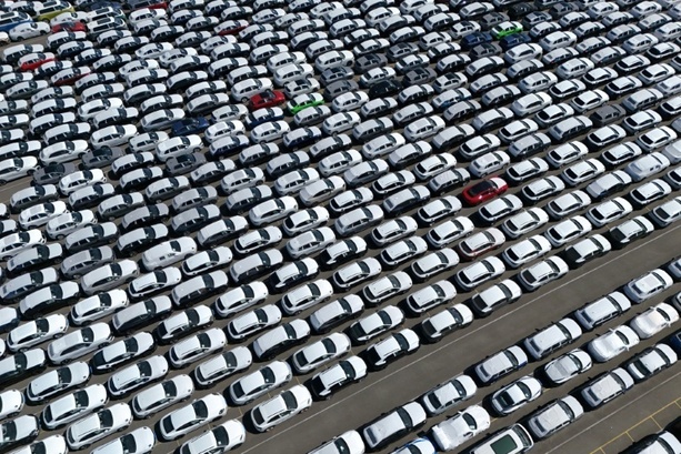 Bild vergr&ouml;&szlig;ern: Umfrage: Unternehmen in deutscher Autoindustrie erwarten mehr Exporte