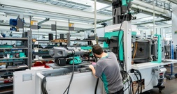 Maschinenbau sieht leichte Erholung - Auftragseingang 2025 auf Vorjahresniveau