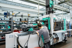 Maschinenbau sieht leichte Erholung - Auftragseingang 2025 auf Vorjahresniveau