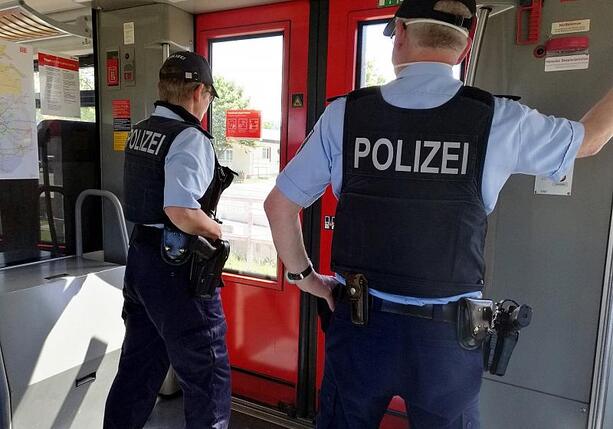Bild vergr&ouml;&szlig;ern: Polizeigewerkschaft fordert mehr Sicherheitsmaßnahmen in Zügen