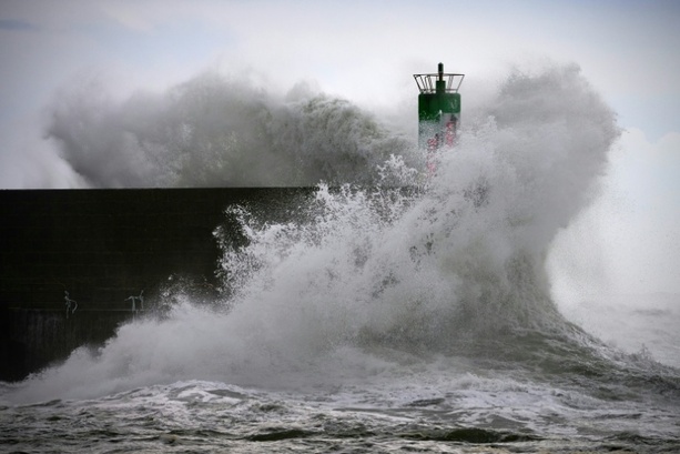 Bild vergr&ouml;&szlig;ern: Außergewöhnlicher Starkregen: Tausende Menschen in Spanien evakuiert