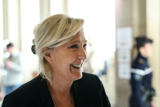 Bild vergr&ouml;&szlig;ern: Le Pen will nach Prozessende Präsidentschaftskandidatur klären