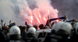 In Sonderzug nach Saarbrücken: Fußballfan beleidigt Reinigungskräfte rassistisch