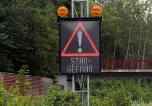 Autofahrer standen länger - trotz weniger Staus