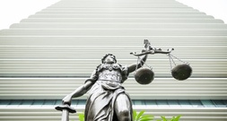 Geldwäsche im Millionenwert: Haft und Bewährungsstrafen in Düsseldorf