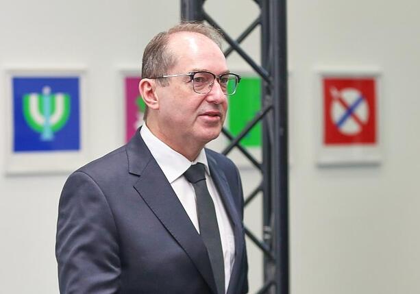 Bild vergr&ouml;&szlig;ern: Dobrindt hat keine Einwände gegen Verurteilung von Maja T. in Ungarn