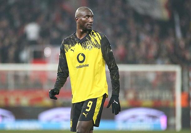 Bild vergr&ouml;&szlig;ern: 1. Bundesliga: Dortmund gewinnt in Wolfsburg