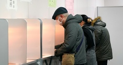 Vorgezogene Wahl in Japan begonnen - Sieg für Regierungschefin Takaichi erwartet