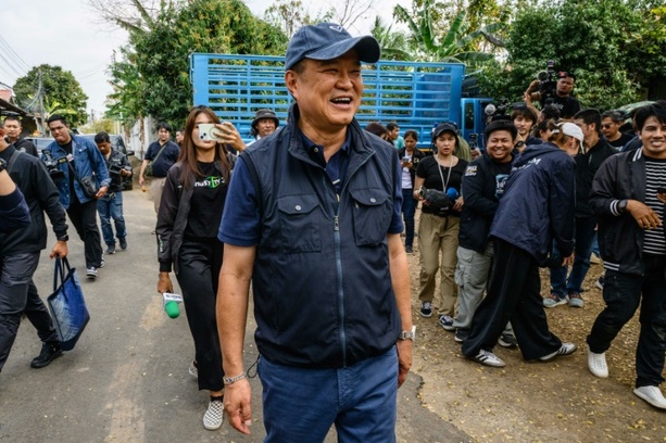 Bild vergr&ouml;&szlig;ern: Thailands Regierungschef Anutin hofft auf Vertrauen der Wähler in seine Partei