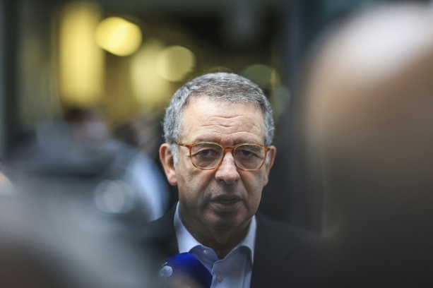 Bild vergr&ouml;&szlig;ern: Sozialist Seguro liegt nach Präsidenten-Stichwahl in Portugal vorn