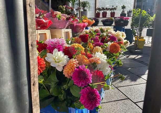 Bild vergr&ouml;&szlig;ern: Preise für Geschenke zum Valentinstag stiegen 2025 deutlich