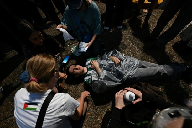 Bild vergr&ouml;&szlig;ern: Australiens Premier bestürzt über Gewalt bei Protesten gegen Israels Präsidenten