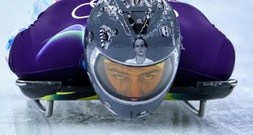 Selenskyj verteidigt Helm eines Olympia-Athleten mit  im Krieg getöteten Ukrainern darauf